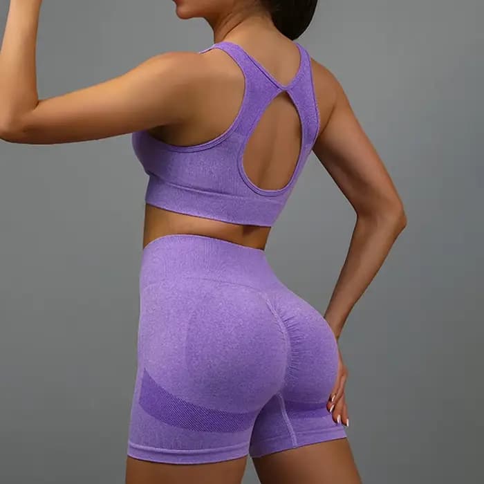 Ensemble de yoga et de sport pour femme, comprenant un débardeur et un short de fitness, idéal pour 