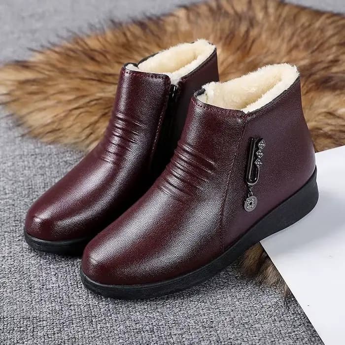 Bottes en cuir 2025 nouveau hiver chaussures à fond plat pour femmes d'âge moyen chaussures en coton