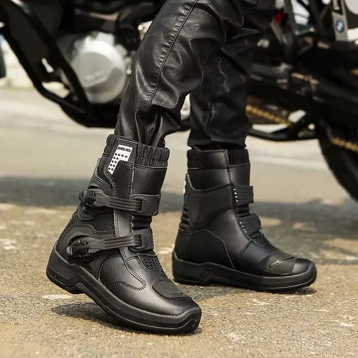 Bottes de moto noires pour hommes