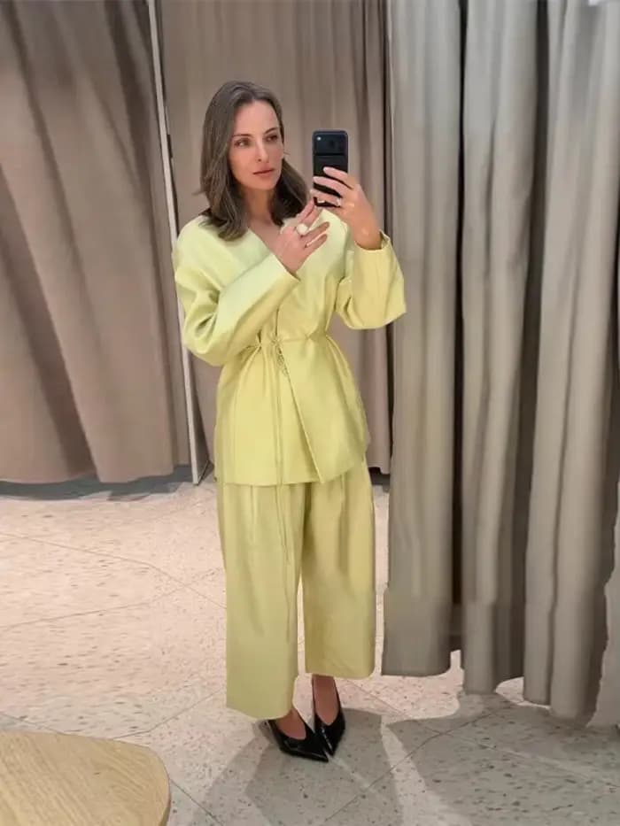 Ensemble élégant pour femme : Manteau et pantalon, haut à manches longues avec dentelle en V, pantalon large, costumes féminins, collection Printemps-Été 2026, ensemble en satin uni pour femme