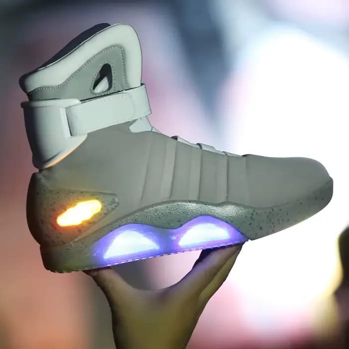 Chaussures de skateboard nouvelles bottes LED pour hommes, femmes, garçons et filles chaussures lumineuses rechargeables USB chaussures de fête pour hommes bottes de soldat Cool
