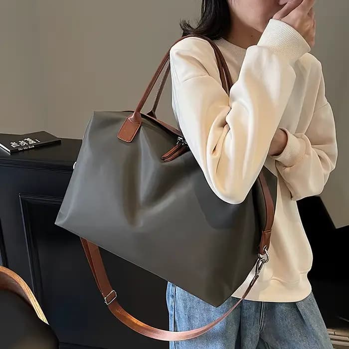 Sac à main tendance de grande capacité avec accents en cuir, simple et polyvalent, un incontournable pour les trajets quotidiens et le shopping
