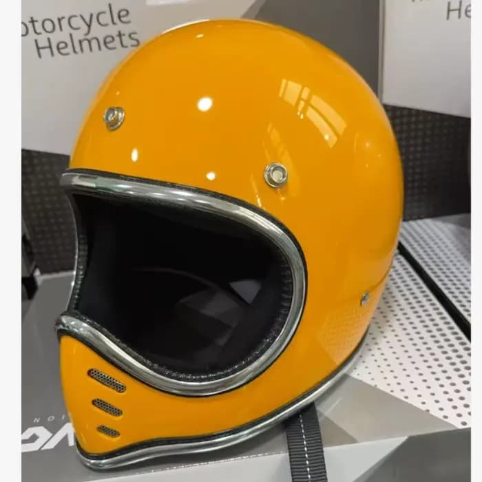 Petit casque à nez pointu