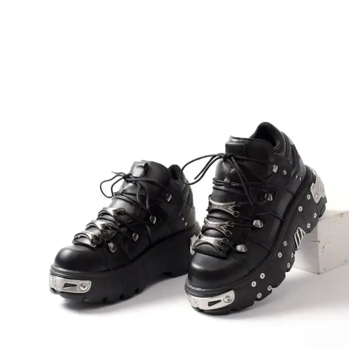 2025 nouveau nouveau Style Punk à lacets talon hauteur 6CM plate-forme hommes et femmes gothique cheville Rock bottes métal décor baskets