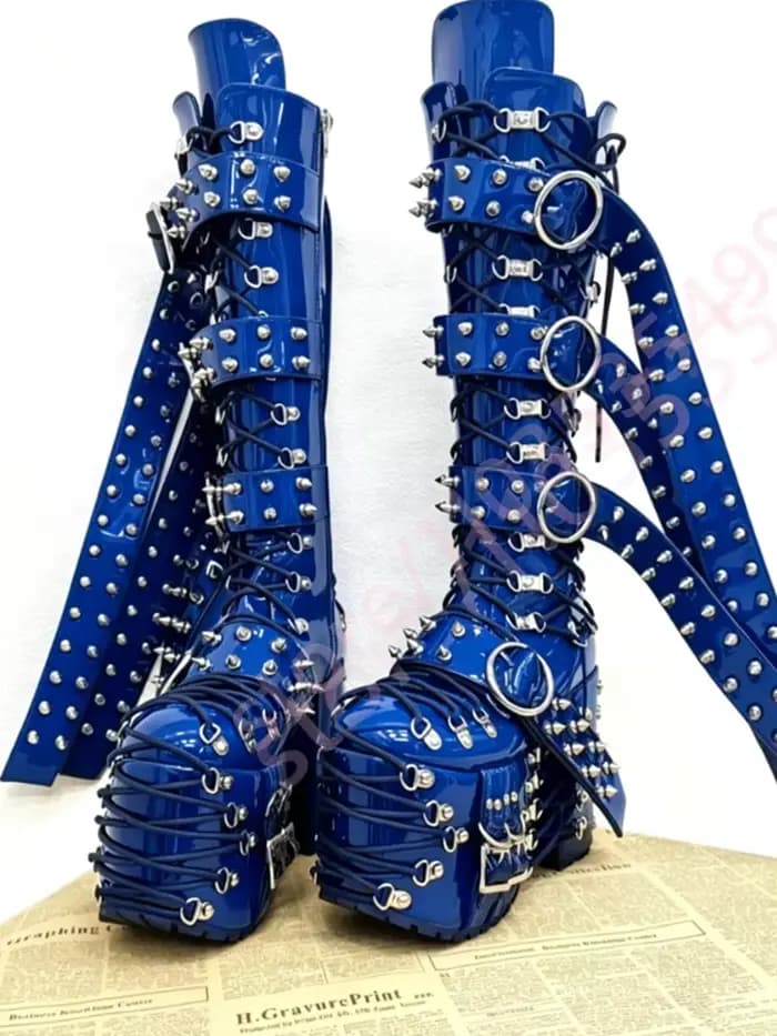 Bottes hautes à plateforme rose à carreaux 2026 pour femme, avec boucle métallique étoile, multi-sangles, à lacets, semelle extrêmement épaisse, style Goth Punk