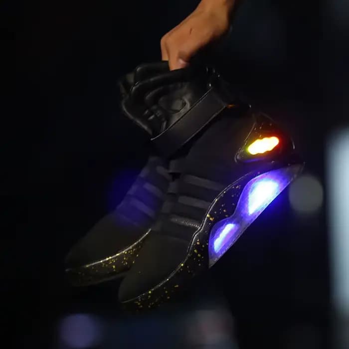 Chaussures de skateboard nouvelles bottes LED pour hommes, femmes, garçons et filles chaussures lumineuses rechargeables USB chaussures de fête pour hommes bottes de soldat Cool