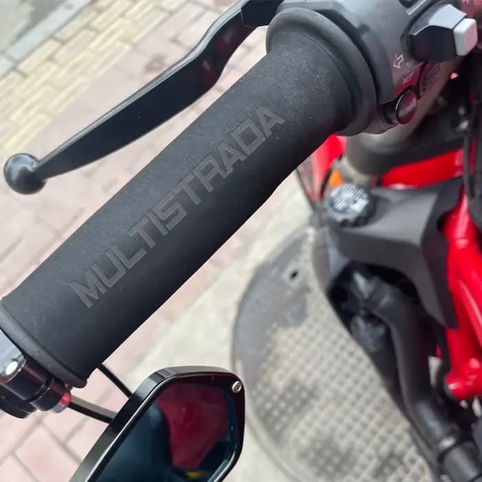 Poignées de guidon thermorétractables pour moto