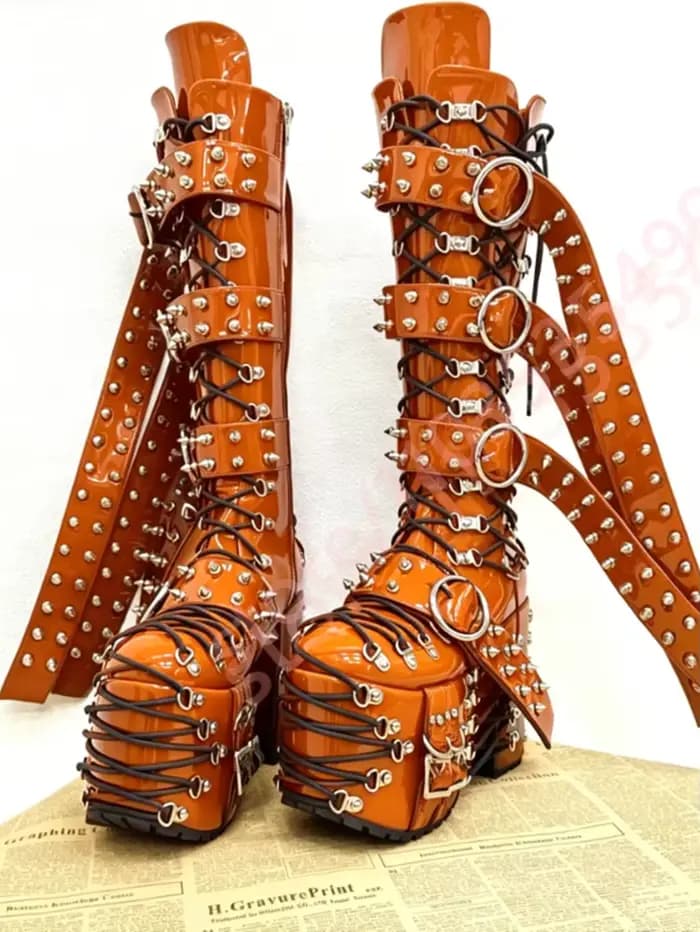 Bottes hautes à plateforme rose à carreaux 2026 pour femme, avec boucle métallique étoile, multi-sangles, à lacets, semelle extrêmement épaisse, style Goth Punk