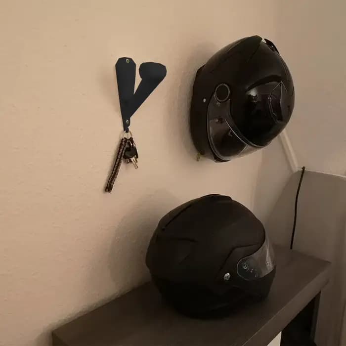 Supports à crochets pour casque de moto