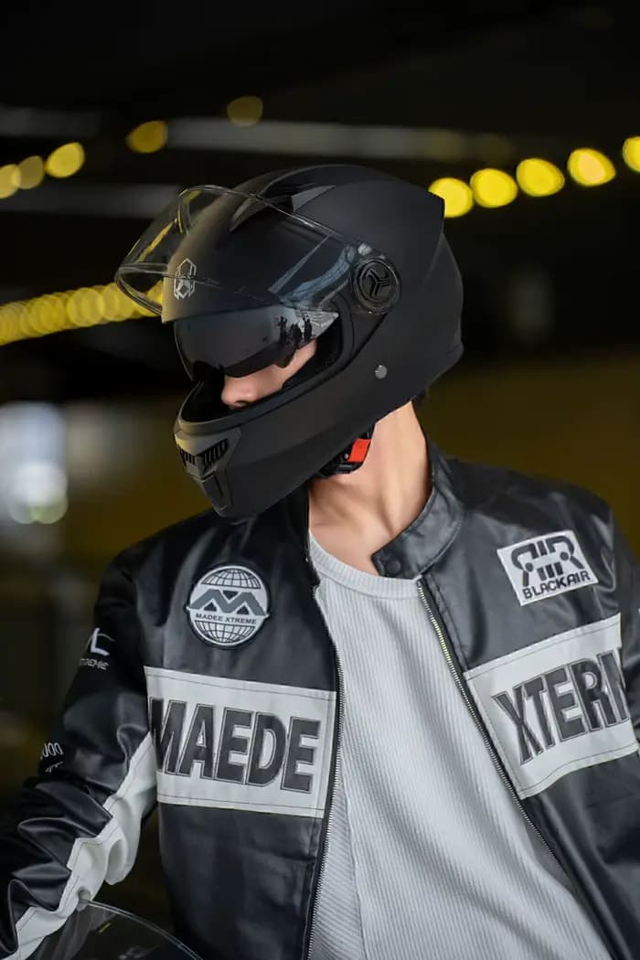 Casque de moto à double visière