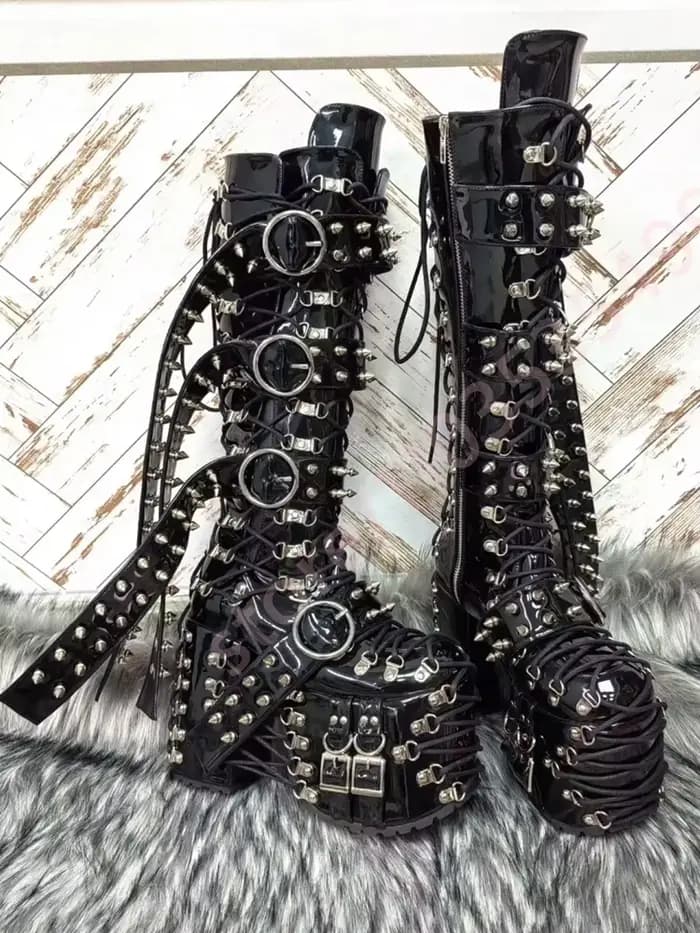 Bottes hautes à plateforme rose à carreaux 2026 pour femme, avec boucle métallique étoile, multi-sangles, à lacets, semelle extrêmement épaisse, style Goth Punk