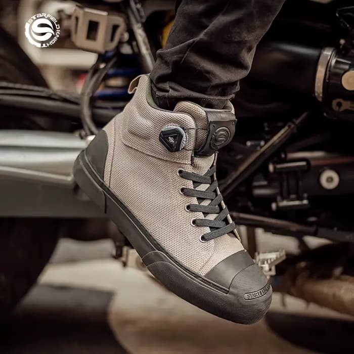 Chaussures de moto rétro