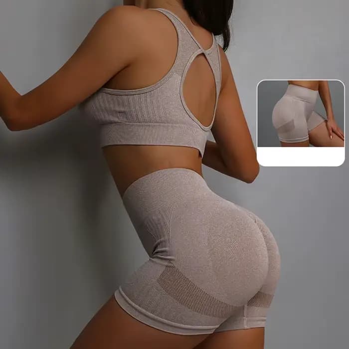 Ensemble de yoga et de sport pour femme, comprenant un débardeur et un short de fitness, idéal pour la course et l'entraînement