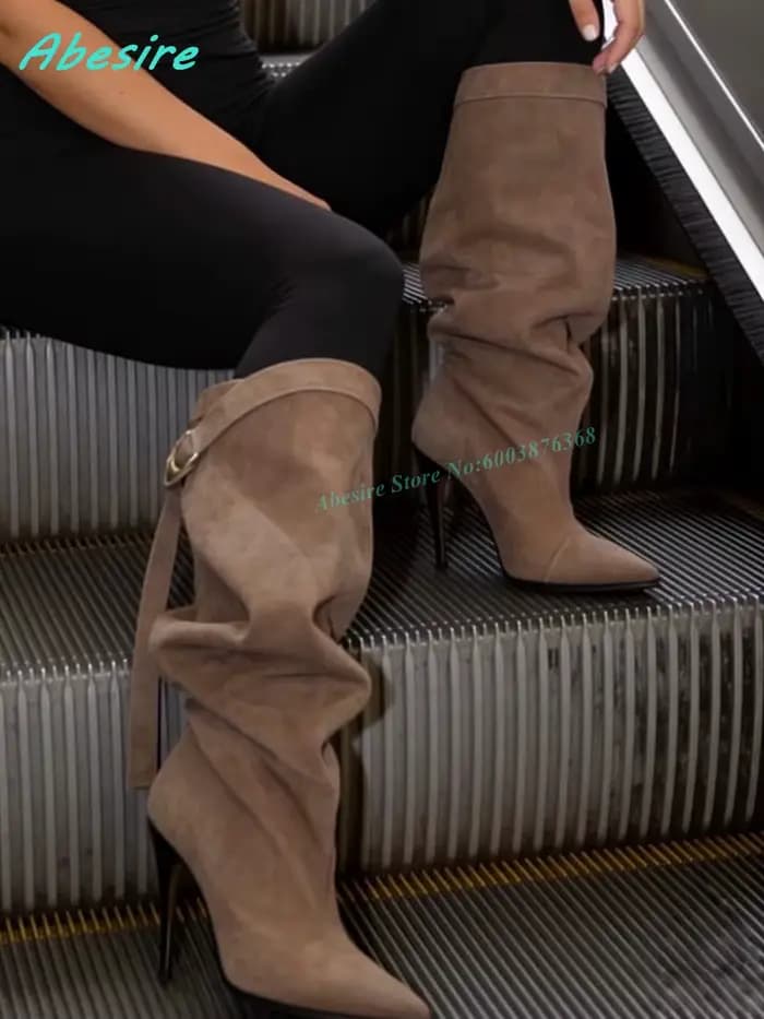 Bottes hautes en daim rouge à bout pointu avec boucle et talons aiguilles pour femme – Chaussures décontractées et élégantes pour le style urbain quotidien