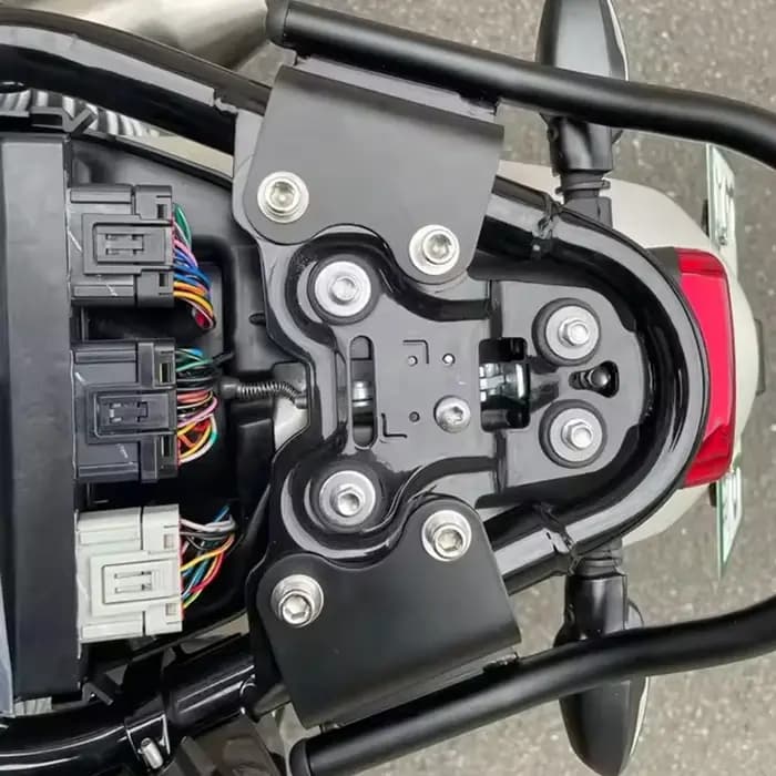 Barre d'appui arrière pour moto