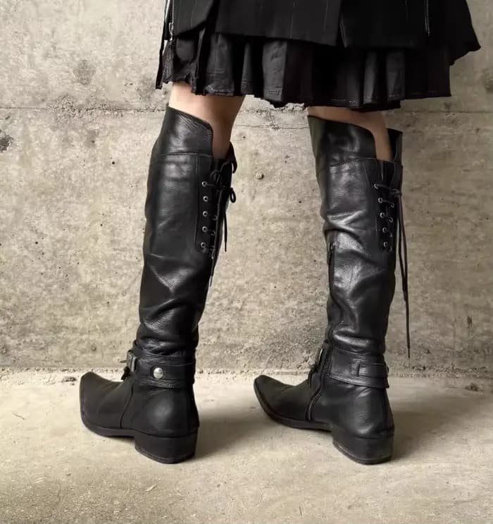 Bottes hautes Vintage à bout pointu avec boucle en métal noir