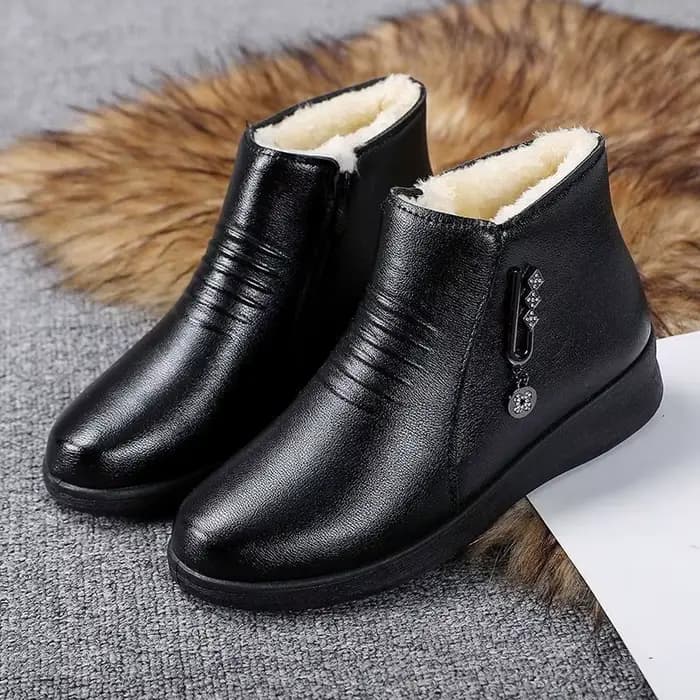 Bottes en cuir 2025 nouveau hiver chaussures à fond plat pour femmes d'âge moyen chaussures en coton chaud fond souple bottes en laine antidérapantes pour femmes