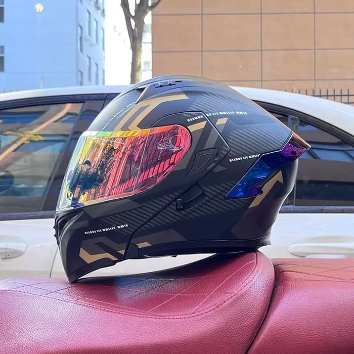 Casque de moto à rabat modulaire