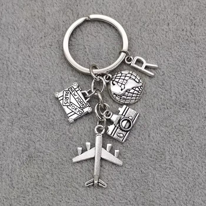 Porte-clés de voyage avec breloque lettre A-Z, avion, globe, bagage, appareil photo – Accessoire de mode pour les amateurs de voyage, idéal comme cadeau