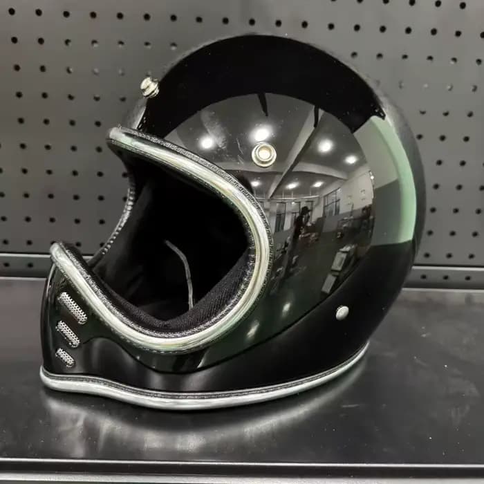 Petit casque à nez pointu
