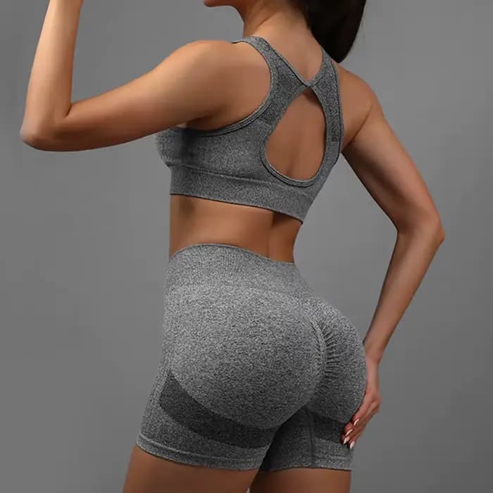 Ensemble de yoga et de sport pour femme, comprenant un débardeur et un short de fitness, idéal pour la course et l'entraînement