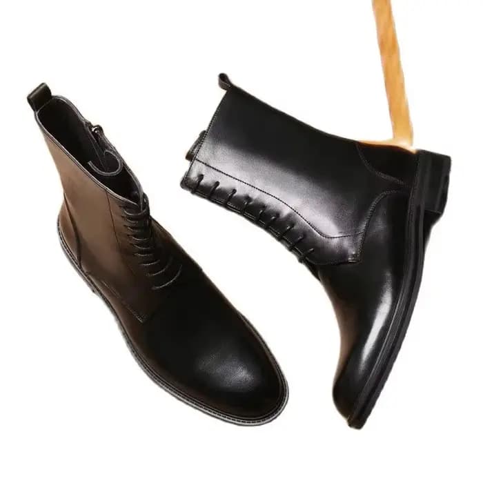 Bottes de travail, médicaments élevés. Cuir verni de bétail à tête ronde