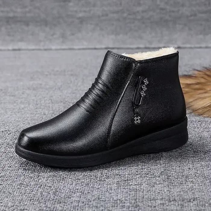 Bottes en cuir 2025 nouveau hiver chaussures à fond plat pour femmes d'âge moyen chaussures en coton chaud fond souple bottes en laine antidérapantes pour femmes