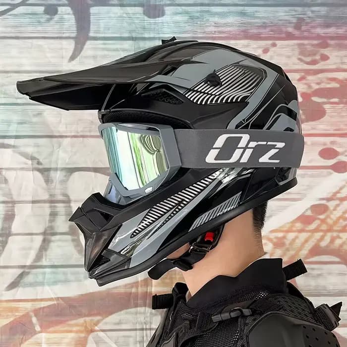 Casque de moto tout-terrain