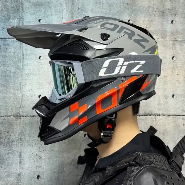 Casque de moto tout-terrain