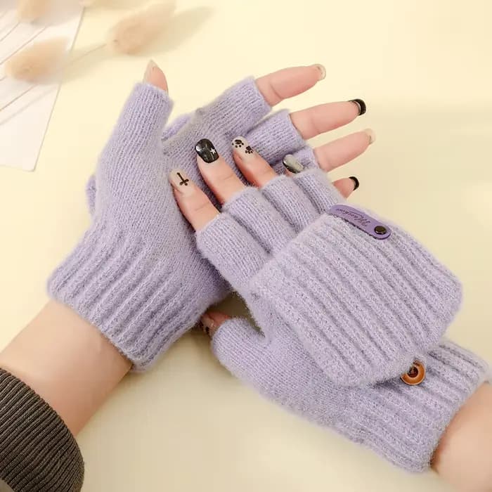 La Fille aux Gants, en Hiver, avec un cache-doigts rabattable qui laisse ses doigts apparents. En automne et en hiver, elle tricotait de la laine et Rode a