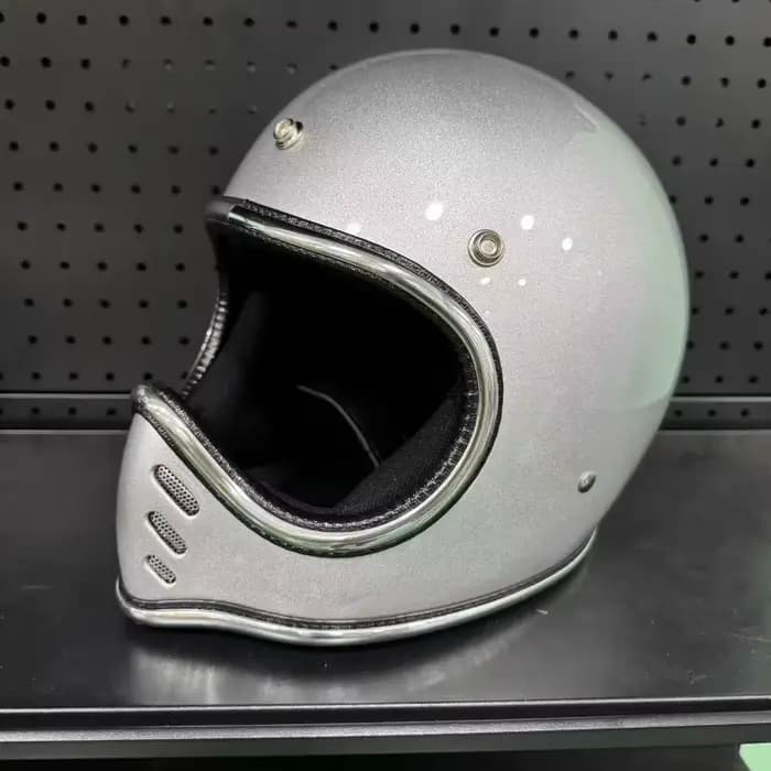 Petit casque à nez pointu