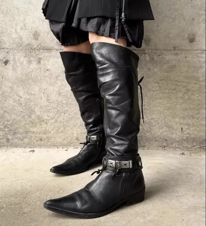 Bottes hautes Vintage à bout pointu avec boucle en métal noir