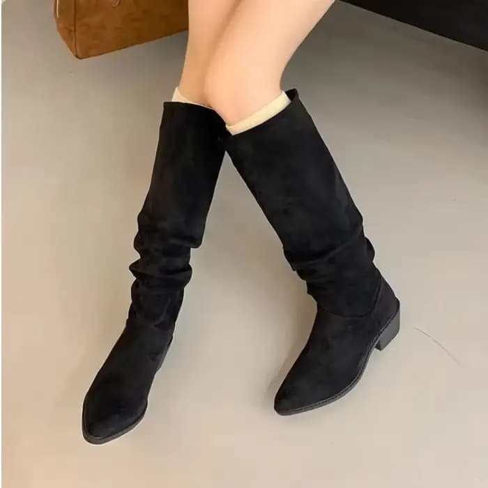 Bottines rétro en cuir froncé pour l'hiver 2025