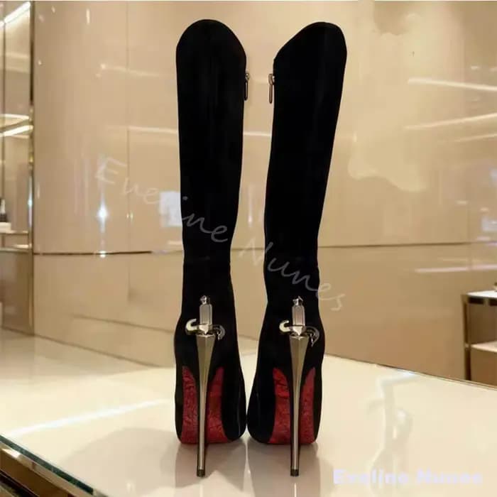 Bottes hautes en daim noir pour femmes, talon aiguille en métal en forme d'épée, nouvelles bottes gothiques pour soirée et club
