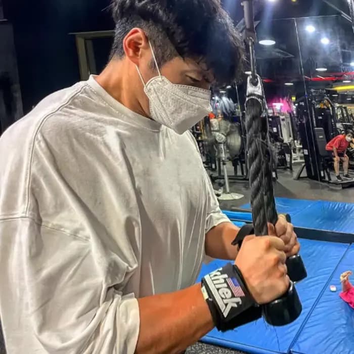 Combinaison de fitness pour homme avec physique musculaire, T-shirt à manches courtes, respirant et ample, runnin décontracté, printemps et été