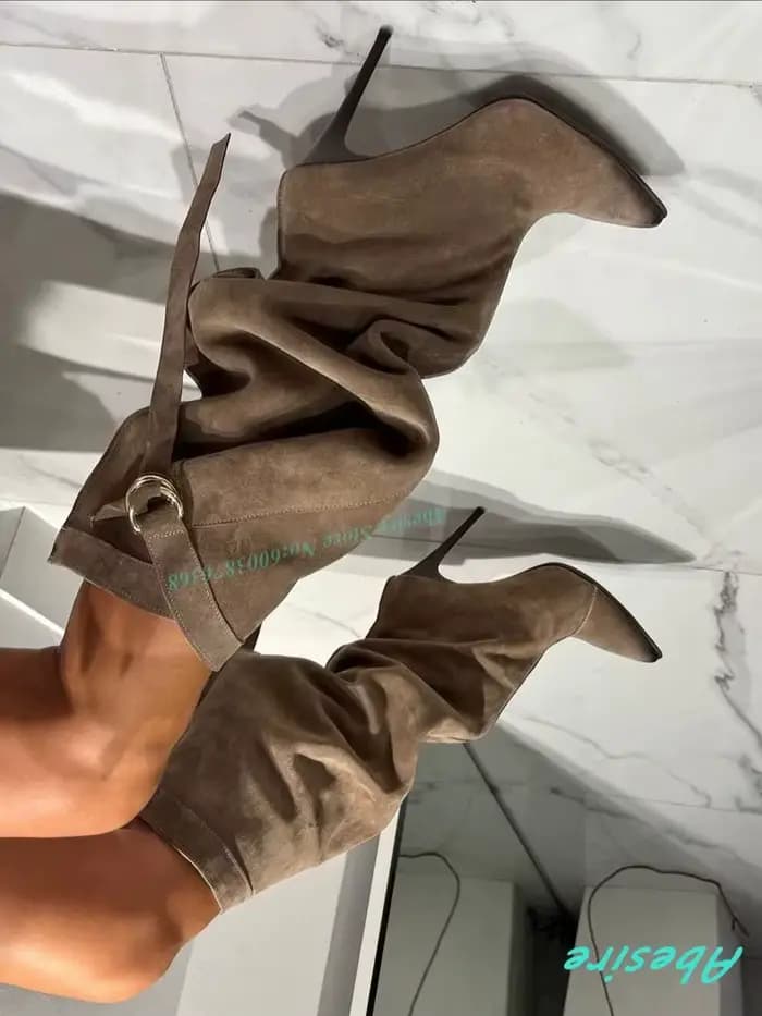 Bottes hautes en daim rouge à bout pointu avec boucle et talons aiguilles pour femme – Chaussures décontractées et élégantes pour le style urbain quotidien