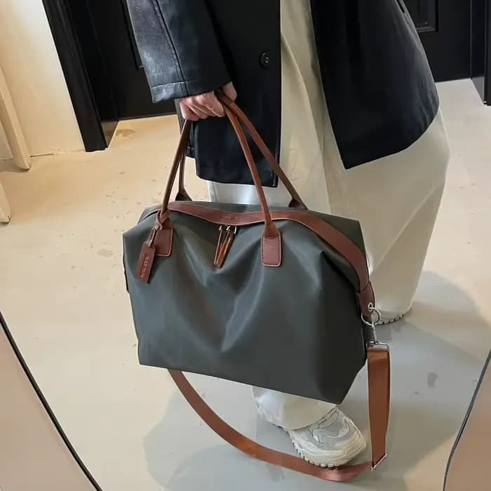 Sac à main tendance de grande capacité avec accents en cuir, simple et polyvalent, un incontournable pour les trajets quotidiens et le shopping