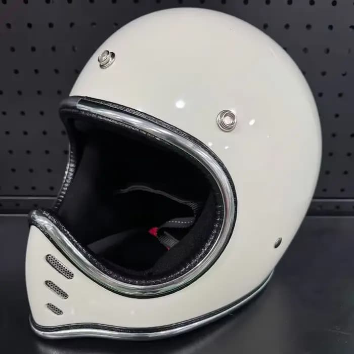 Petit casque à nez pointu