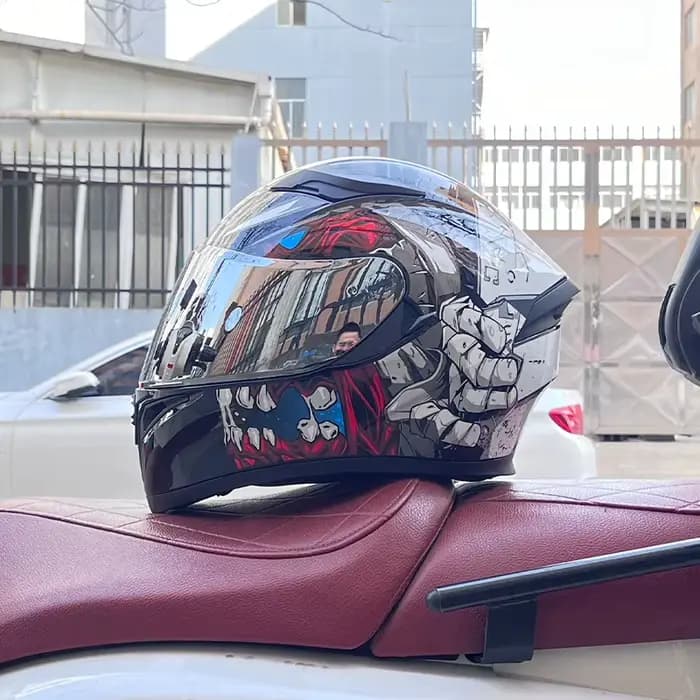 Casque de moto intégral