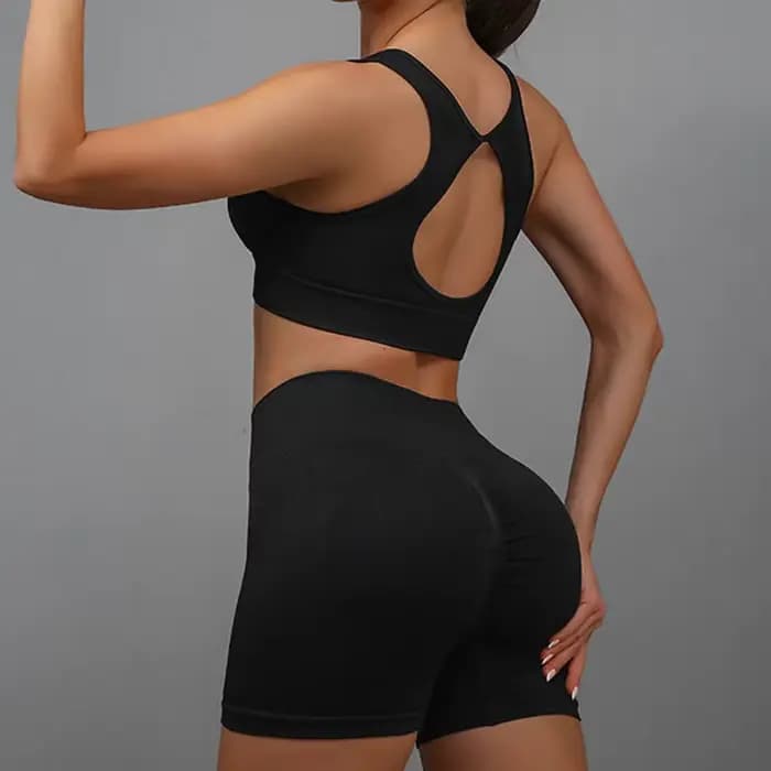 Ensemble de yoga et de sport pour femme, comprenant un débardeur et un short de fitness, idéal pour la course et l'entraînement