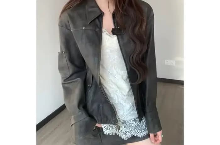 Veste en cuir à rivets pour femme