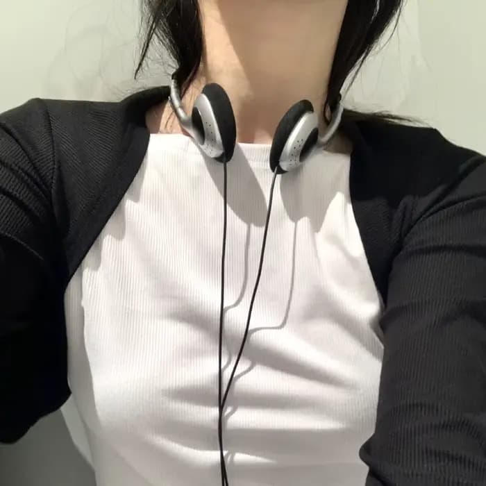 INS personnalité casque rétro nostalgique
