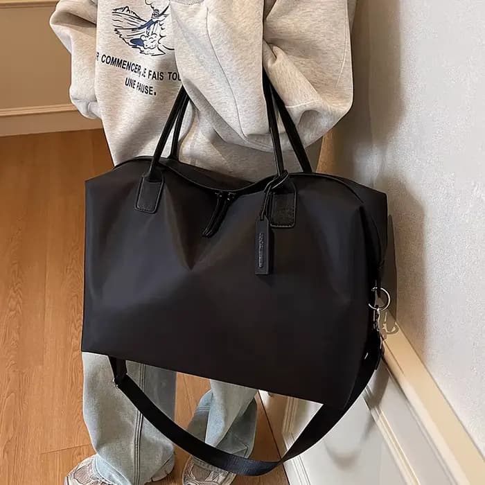 Sac à main tendance de grande capacité avec accents en cuir, simple et polyvalent, un incontournable pour les trajets quotidiens et le shopping