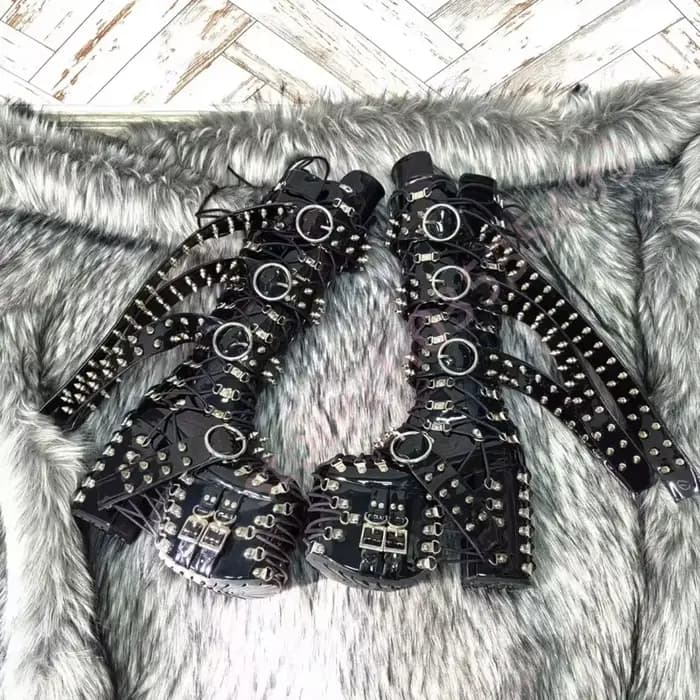 Bottes hautes à plateforme rose à carreaux 2026 pour femme, avec boucle métallique étoile, multi-sangles, à lacets, semelle extrêmement épaisse, style Goth Punk