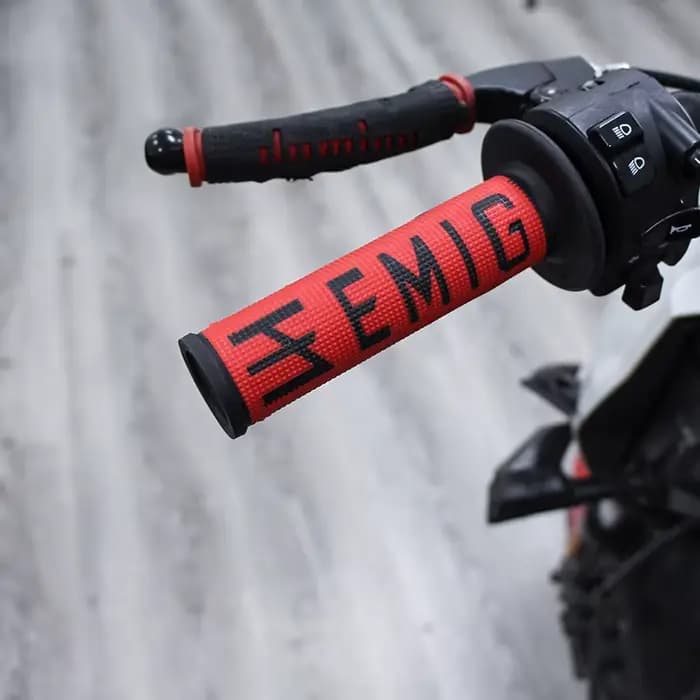 11 couleurs poignée poignée moto haute qualité EMIG Dirt Pit Bike Motocross 7/8 "guidon en caoutchou