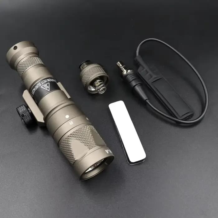 Lumière tactique M300V, éclairage IR et lampe de poche Scout blanche LED avec interrupteur de pressi