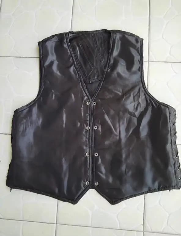 Gilet de moto en cuir noir réglable avec lacets latéraux pour homme