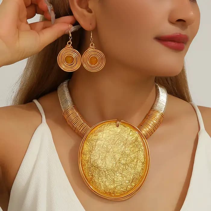 Ensemble de bijoux tendance pour femme : collier bib et boucles d'oreilles faits main en fil d'aluminium avec grandes pierres rondes en résine, accessoires de soirée