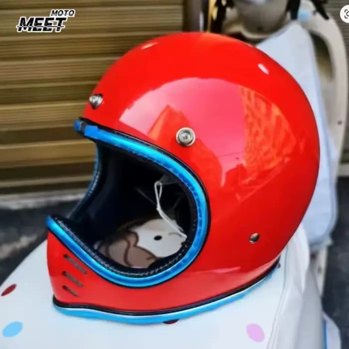 Petit casque à nez pointu