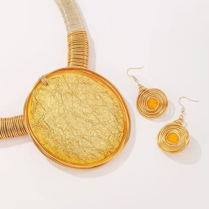Ensemble de bijoux tendance pour femme : collier bib et boucles d'oreilles faits main en fil d'aluminium avec grandes pierres rondes en résine, accessoires de soirée